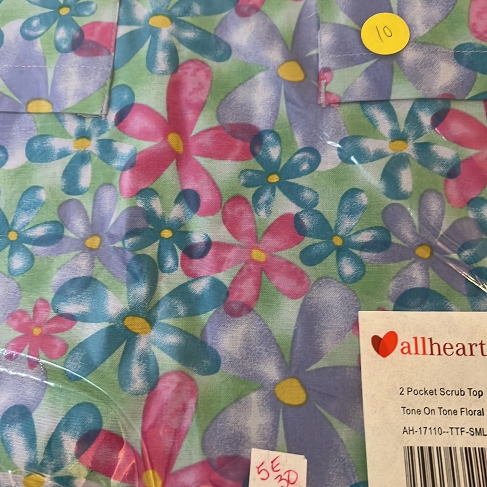 Scrub top bundle. - Picture 5 of 5